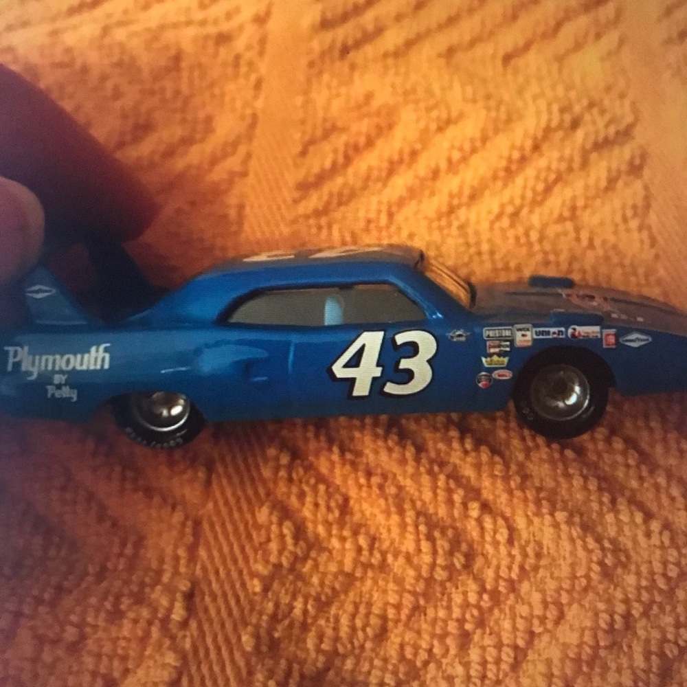 1970 richard petty  #43 Plymouth Superbird Die-Cast Toy Racing car - Picture 5 of 8